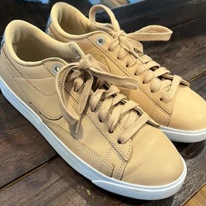 Nike blazer low se tan